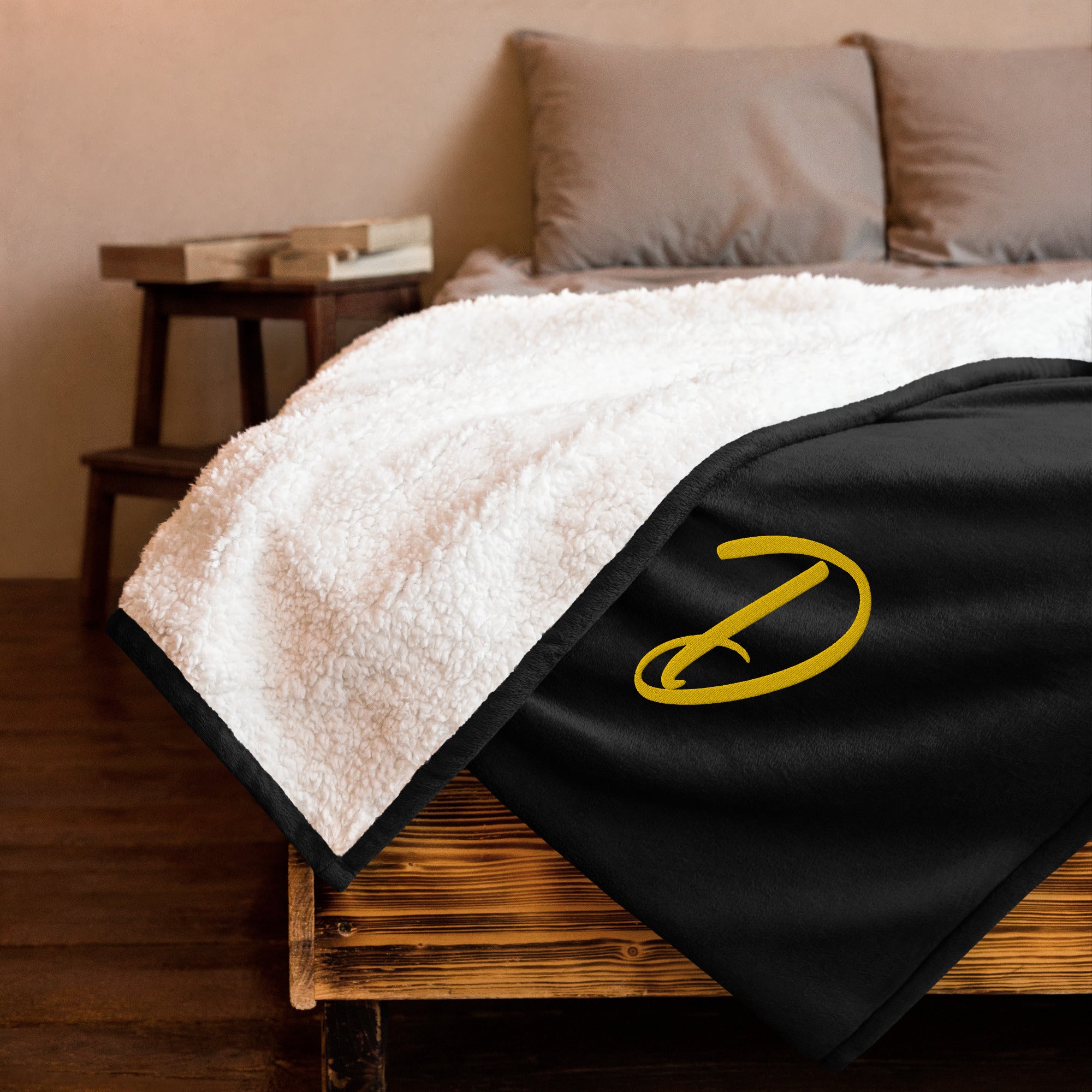 EMBROIDERED PREMIUM SHERPA BLANKET-D