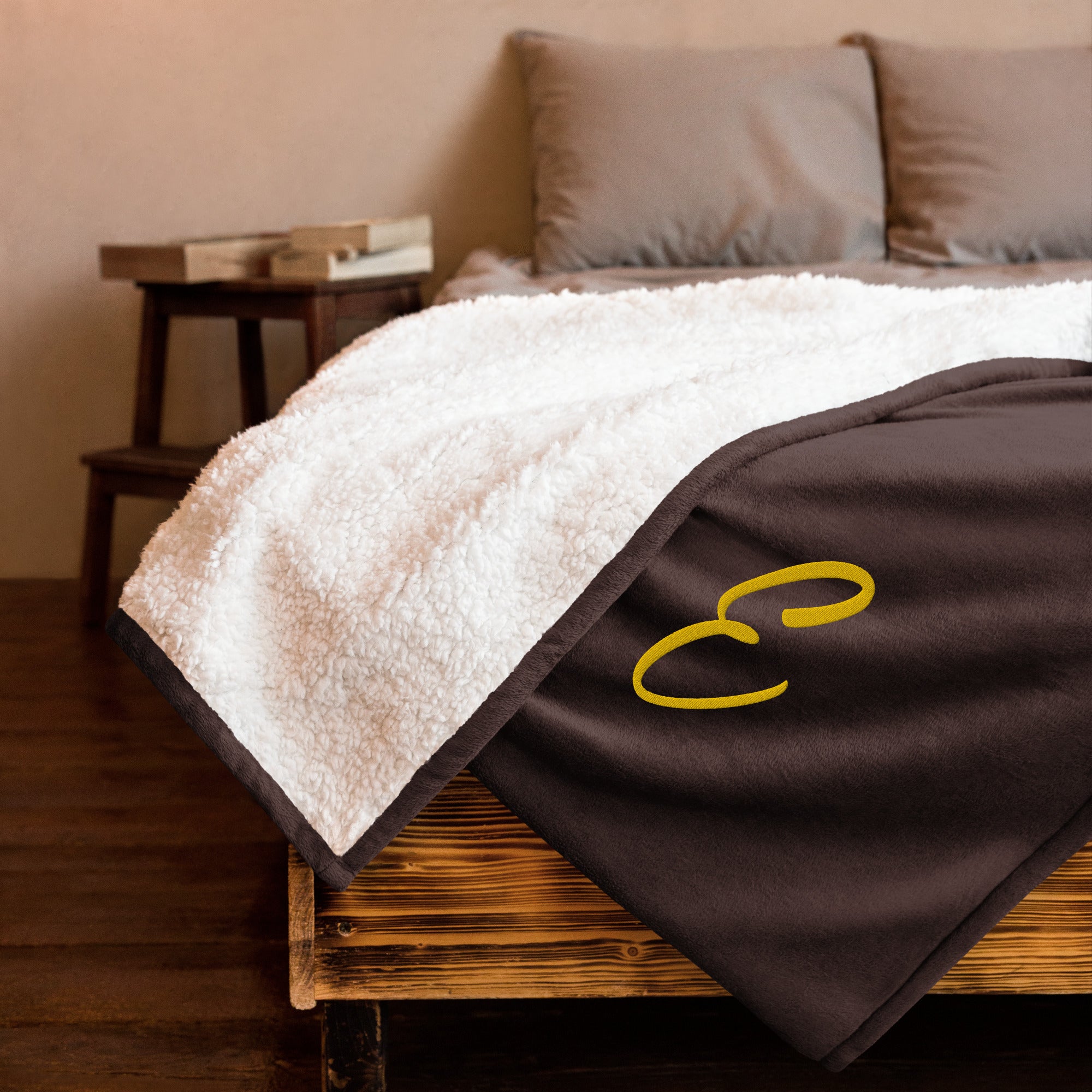 EMBROIDERED PREMIUM SHERPA BLANKET-E