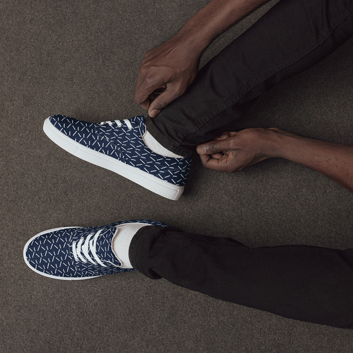 Men’s lace-up canvas
