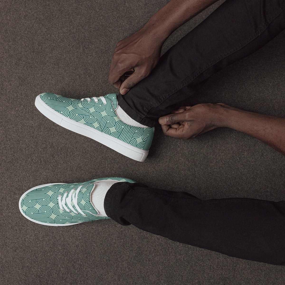 Men’s lace-up canvas