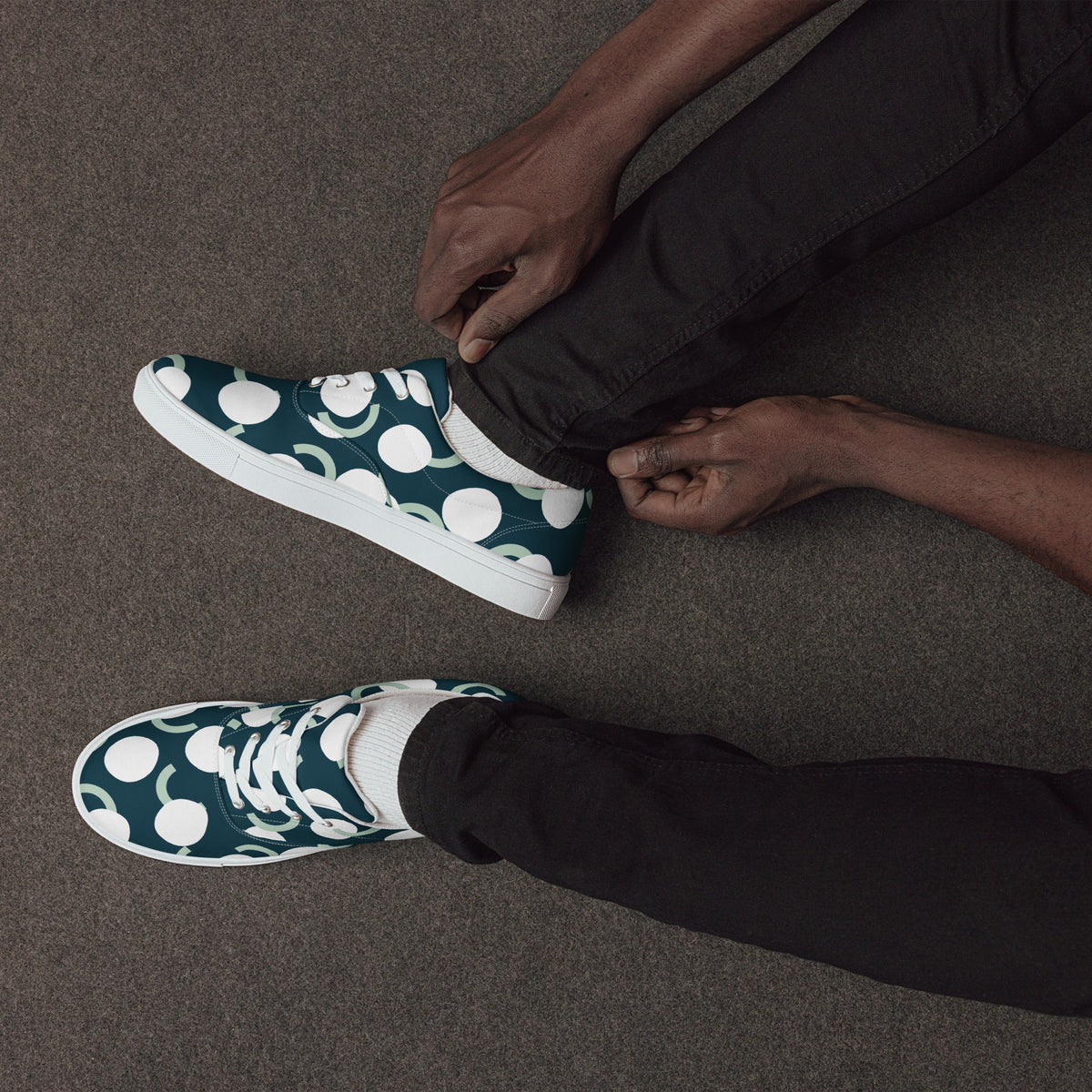 Men’s lace-up canvas