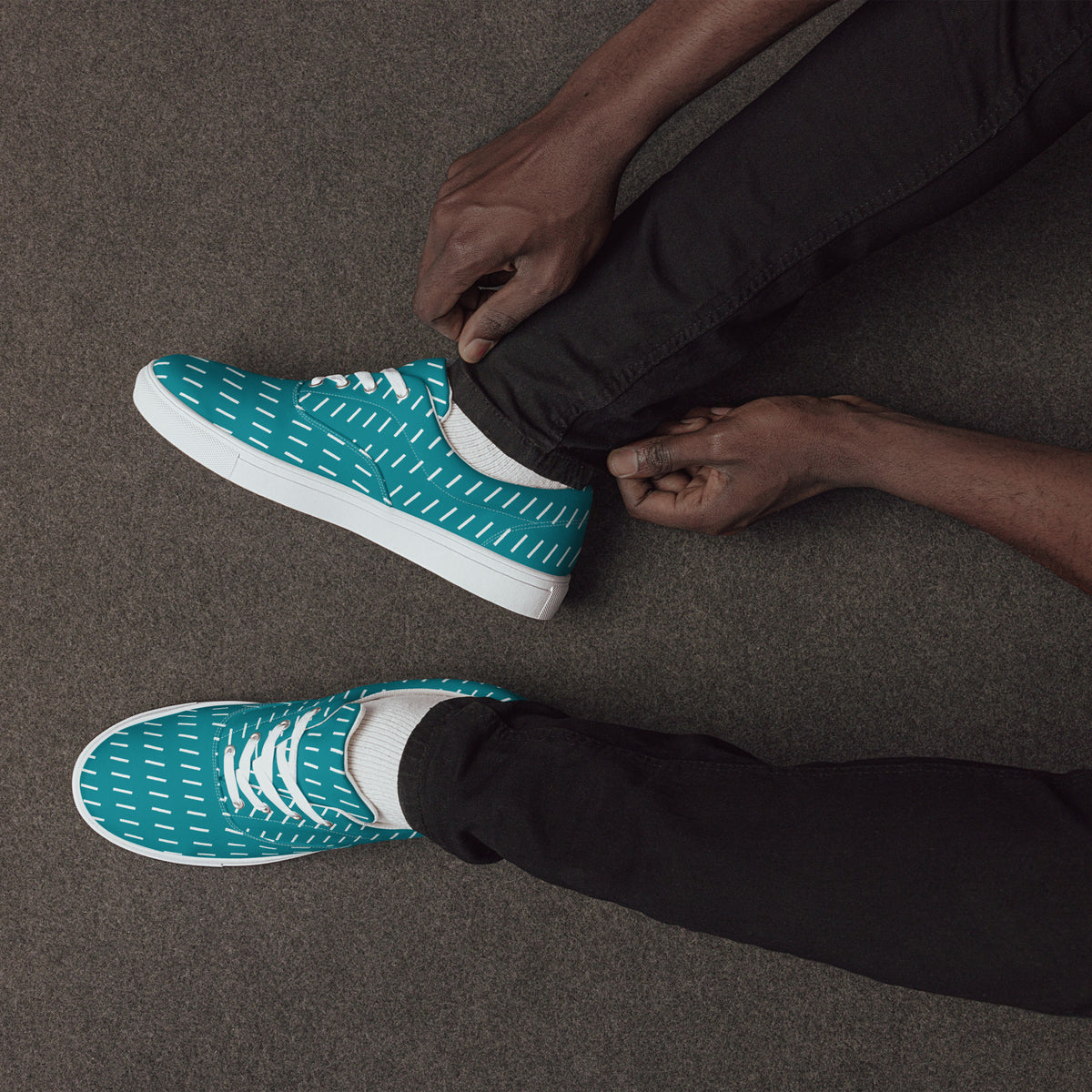 Men’s lace-up canvas